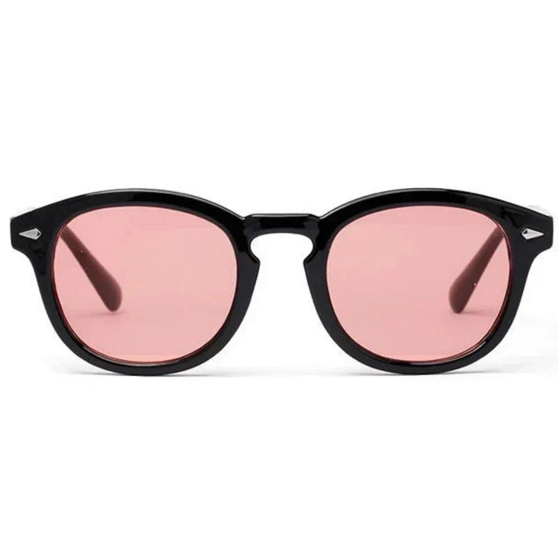 Elegante getinte zonnebril voor heren met UV-bescherming; verkrijgbaar in diverse kleuren zoals geel en rood.