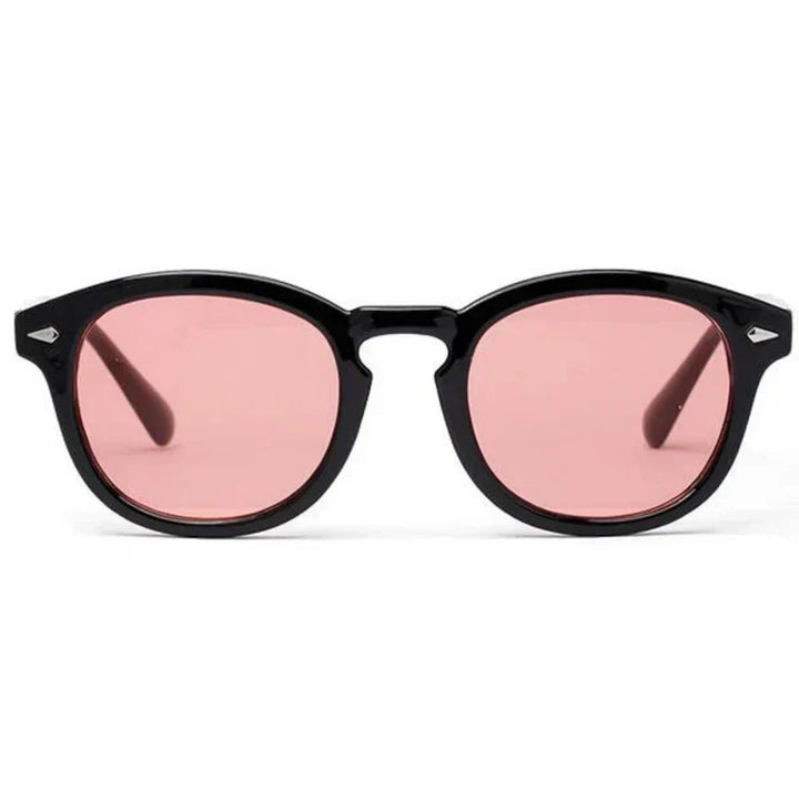 Elegante getinte zonnebril voor heren met UV-bescherming; verkrijgbaar in diverse kleuren zoals geel en rood.
