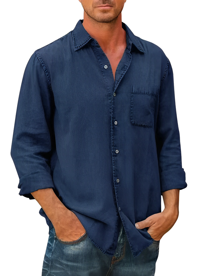 Stijlvol heren spijkeroverhemd, ruime en comfortabele fit, essentieel voor een modieuze look.