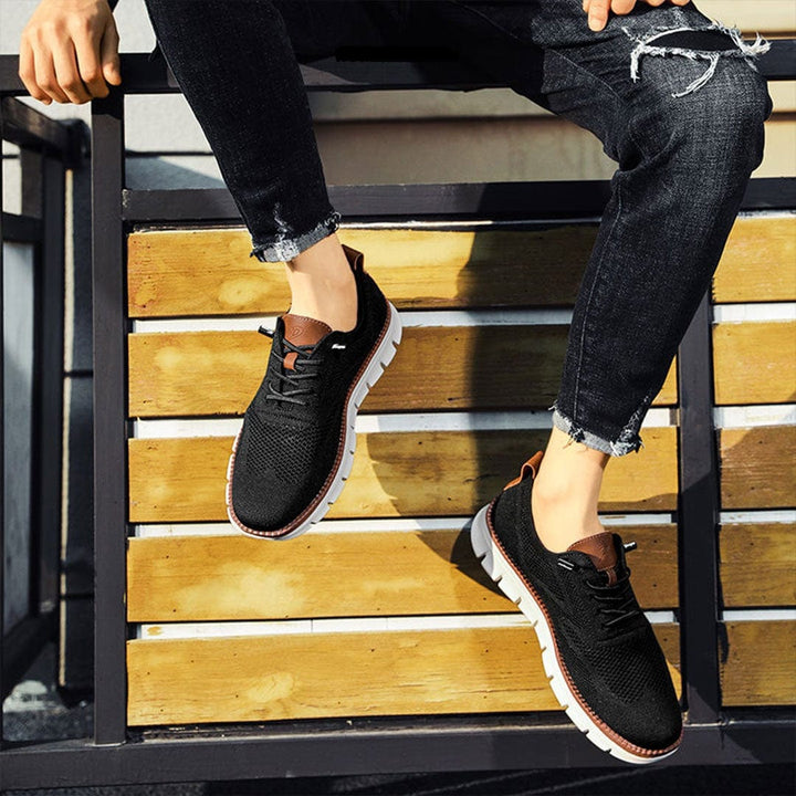 Detail van de afwerking van deze stijlvolle herensneakers, perfect voor mannenmode.