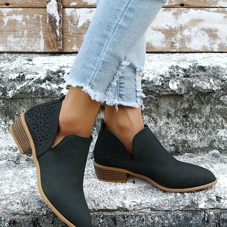 Ademende, modieuze damesschoenen met lage hak; perfect voor zomerse dagen en lange wandelingen.
