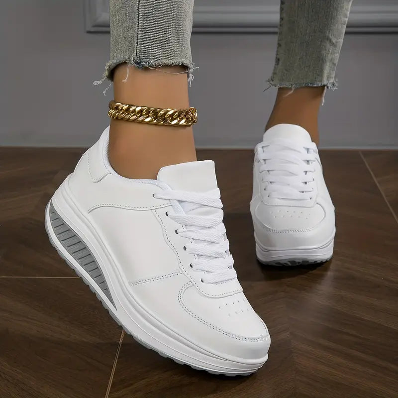 Zwarte dames sneakers, comfortabel en stijlvol. Perfecte casual schoenen voor elke dag.