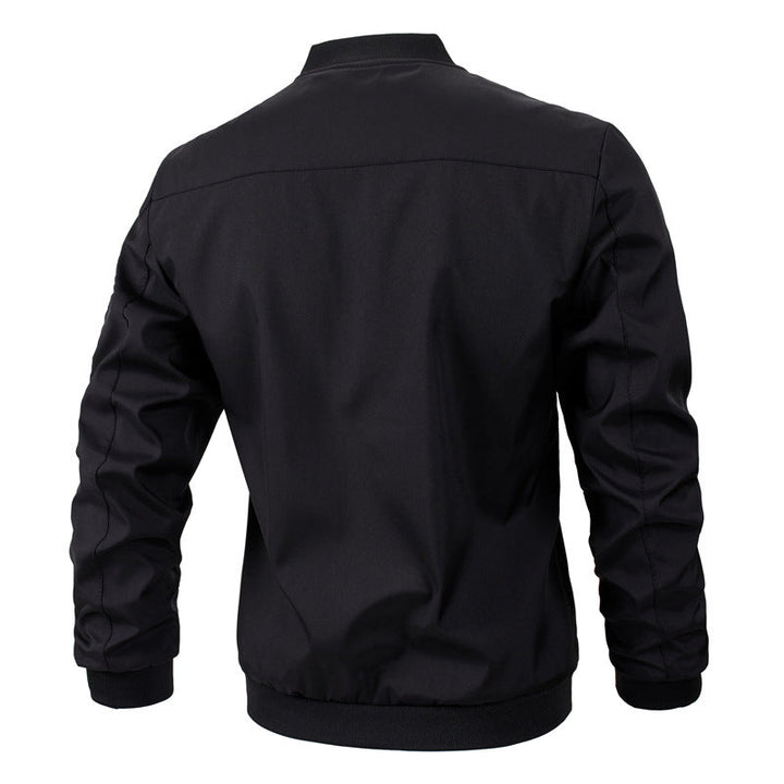 Modieus lichtgewicht herenjack met ronde hals, comfortabel en stijlvol voor dagelijks casual gebruik.