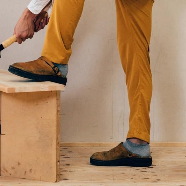 Stijlvolle heren comfort pantoffels, orthopedisch met zachte voering, bieden de hele dag door optimale voetondersteuning.