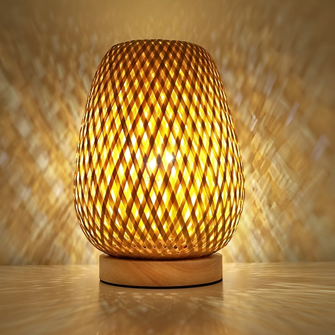 Bamboe USB tafellamp voor sfeervolle verlichting; duurzaam en stijlvol. Ideaal voor elk interieur.