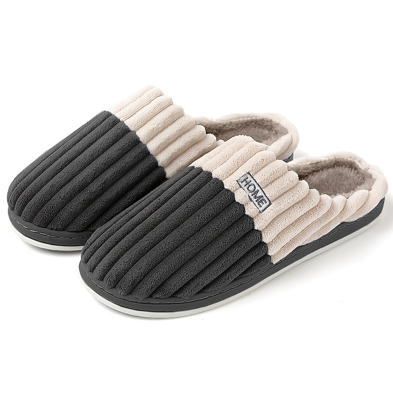 Detail van zachte stof en warme voering van deze comfortabele heren pantoffels.