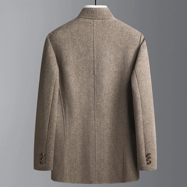 Detailopname van de duurzame waterdichte stof van de heren winterjas, perfect voor outdoor avonturen.