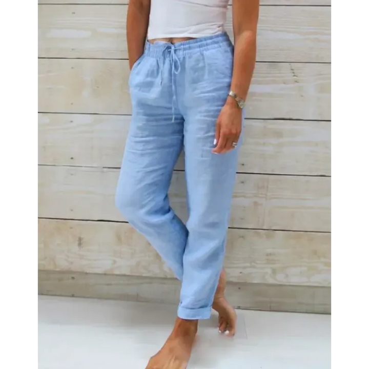 Elegante blauwe damesbroek Emma, veelzijdig voor casual en zakelijke looks, een comfortabele vrouwen broek.