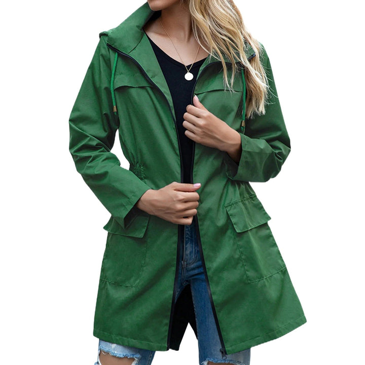 Duurzame waterdichte lange dames buitenkleding, elegante herfstjas met capuchon voor optimaal comfort en bescherming.