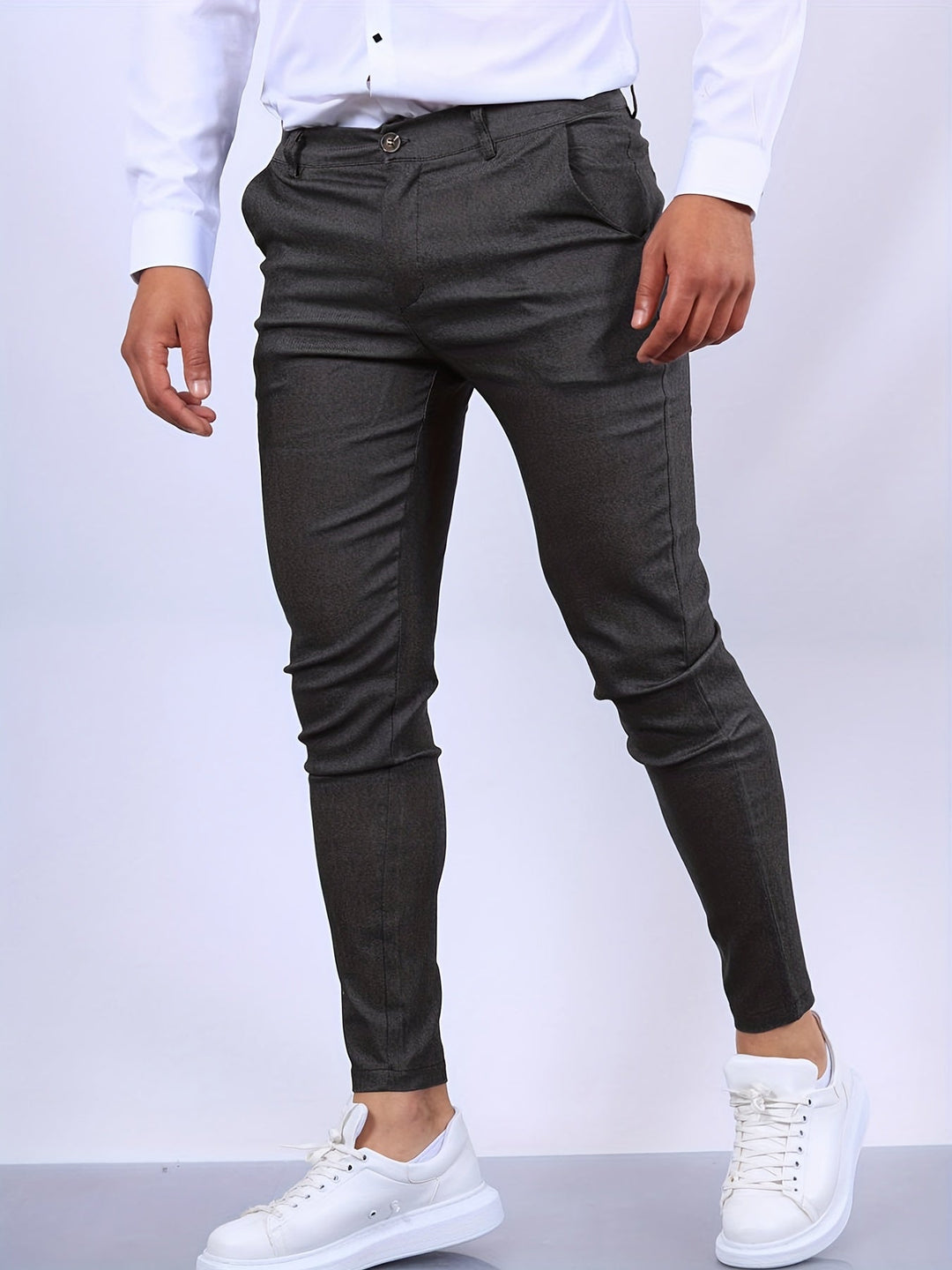 Marineblauwe skinny broek met stretch voor mannen, comfortabel, duurzaam en een tijdloze look.