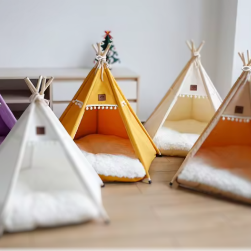 Stijlvolle canvas huisdiertipi voor katten en honden, met grenenhout frame. Comfortabel en wasbaar dierenbed.