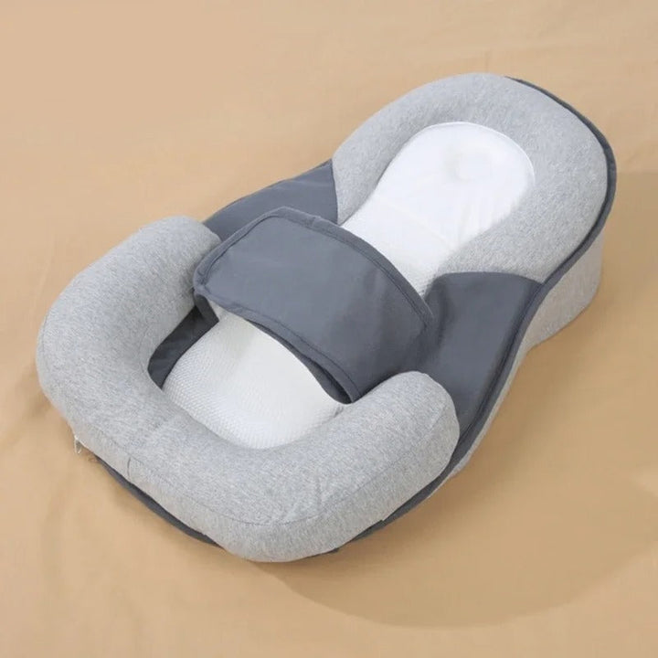 Ergonomische baby lounger met optimale anti-reflux helling, ideaal voor spijsvertering en vermindering van koliek.