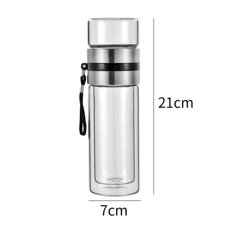 Heldere warmhoudfles met theefilter, perfect voor warme thee. Een glazen thermosfles met houten details, BPA-vrij.