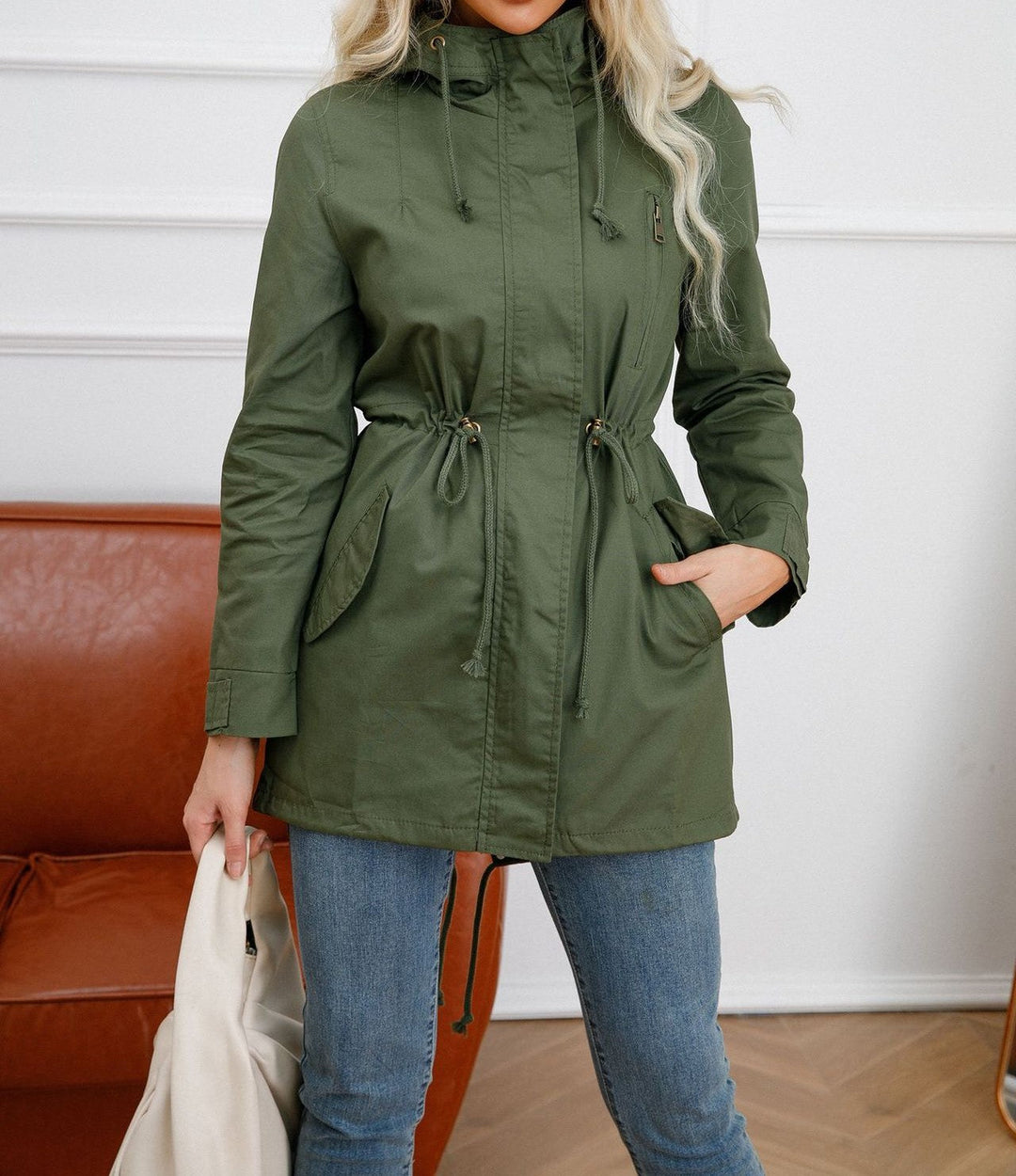 Winddichte jas voor dames, geschikt voor alle seizoenen. Stijlvol, comfortabel en beschermend tijdens outdoor.