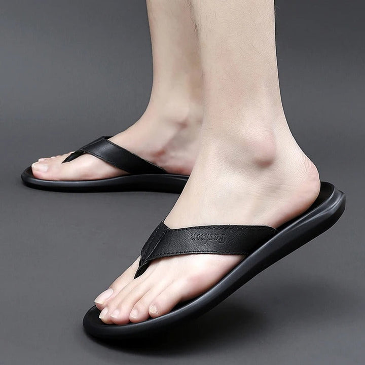 Stijlvolle Leano slippers voor heren, een must-have voor zomerse dagen, strandwandelingen en casual kleding.