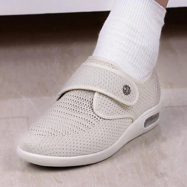 Comfortabele brede orthopedische dames schoenen met klittenband voor diabetici. Perfect voor voetgezondheid.