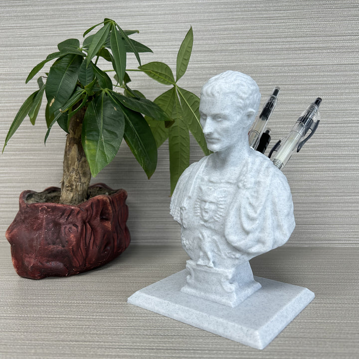 Unieke Julius Caesar organizer, handig voor pennen op je bureau. Een historisch design kantoor decoratie.
