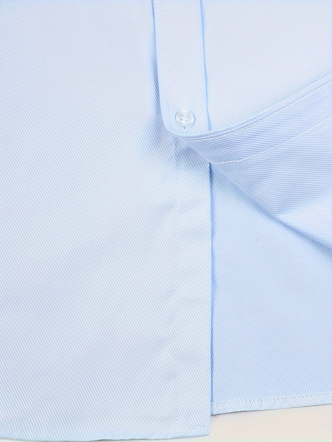Duurzame herenblouse regular fit in lichtblauw, met ademende stof voor optimaal comfort de hele dag door.