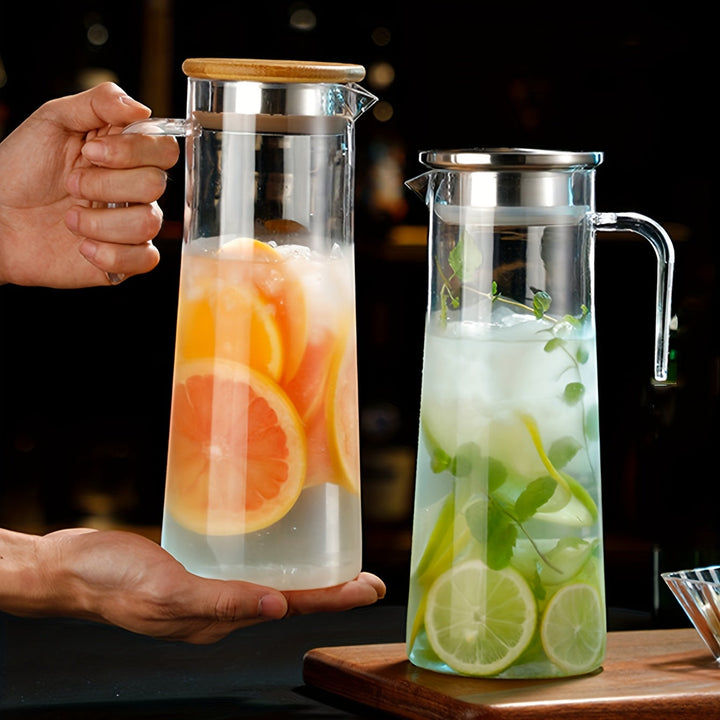 Stijlvolle acryl schenkkan met deksel voor verfrissend water, sap of bubble tea; perfect voor binnen & buiten.