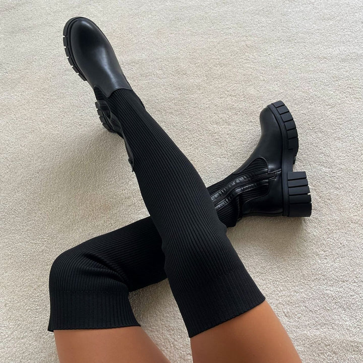 Dames comfortabele zwarte stretch laarzen. Stijlvolle en flexibele winterschoenen voor elke gelegenheid.