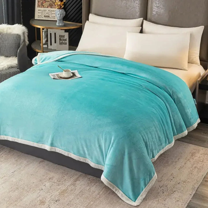 Gezellige fleece deken, dik en warm, voor ontspanning op de bank of in de slaapkamer.