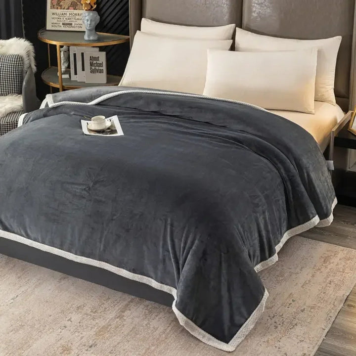Zachte fleece deken voor warmte en comfort, perfect voor woonkamer of slaapkamer.