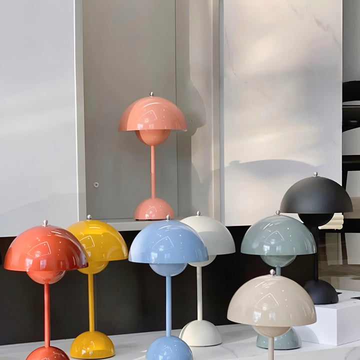High-tech dimbare LED tafellamp. Modern Scandinavisch design, slimme verlichting voor je huis.