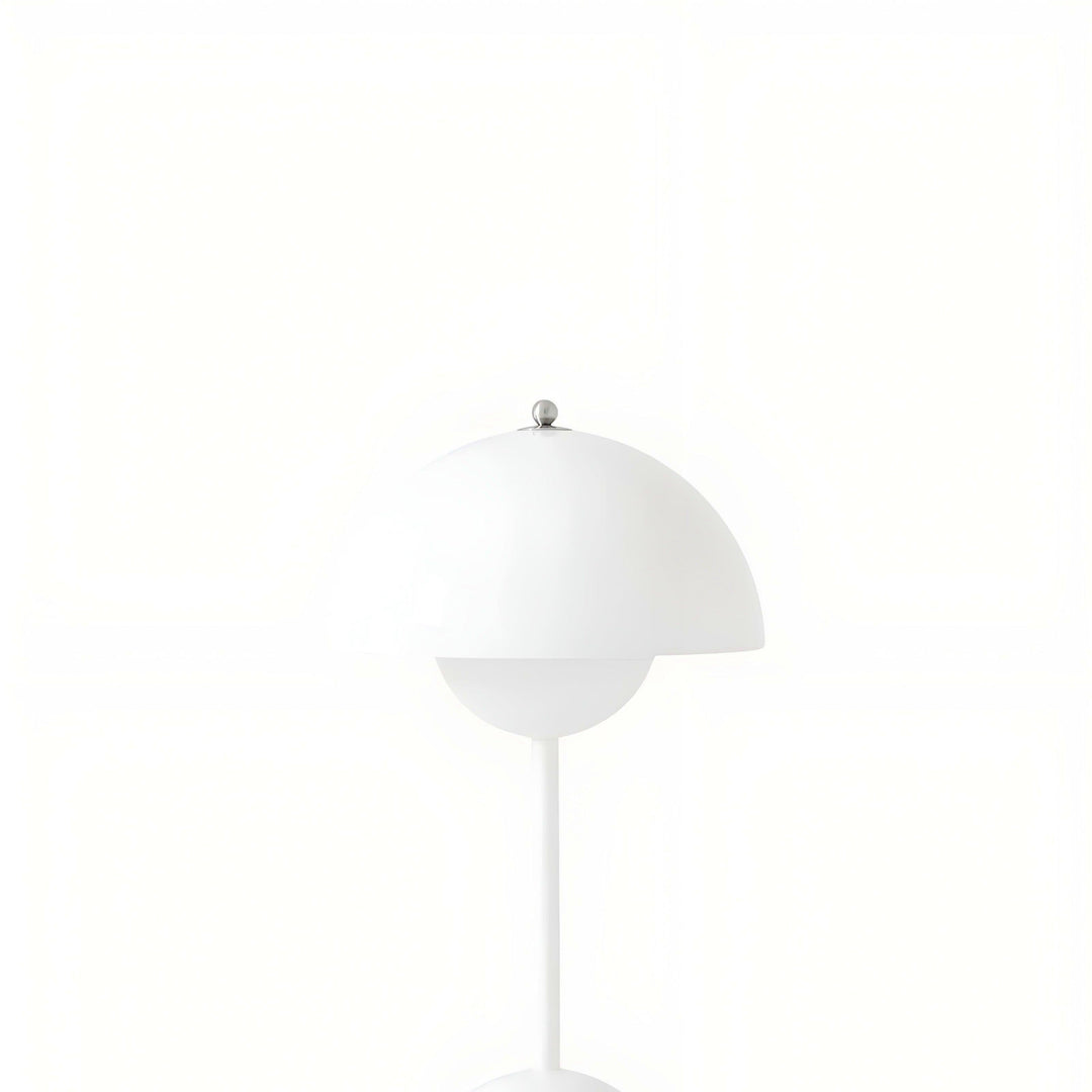 Moderne LED tafellamp met instelbaar licht. Scandinavisch design, perfect voor aanpasbare sfeerverlichting.