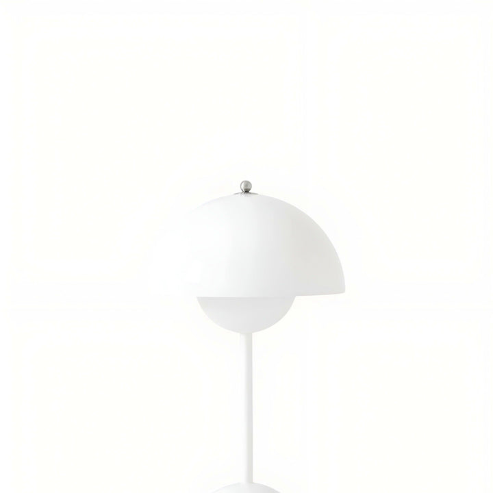 Moderne LED tafellamp met instelbaar licht. Scandinavisch design, perfect voor aanpasbare sfeerverlichting.