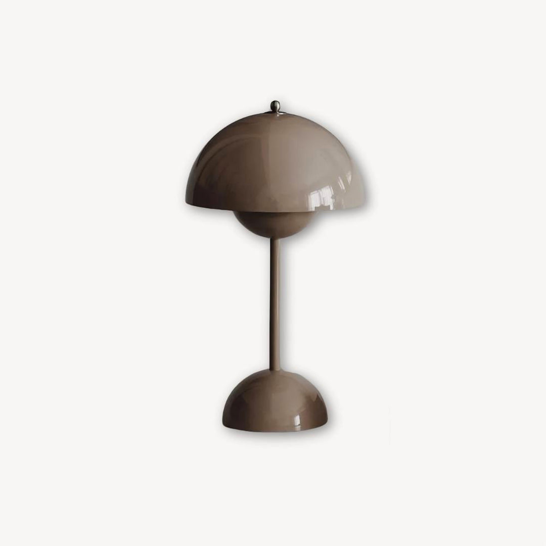 Eigentijdse dimbare LED tafellamp. Modern Scandinavisch design, tijdloze toevoeging aan je interieur.