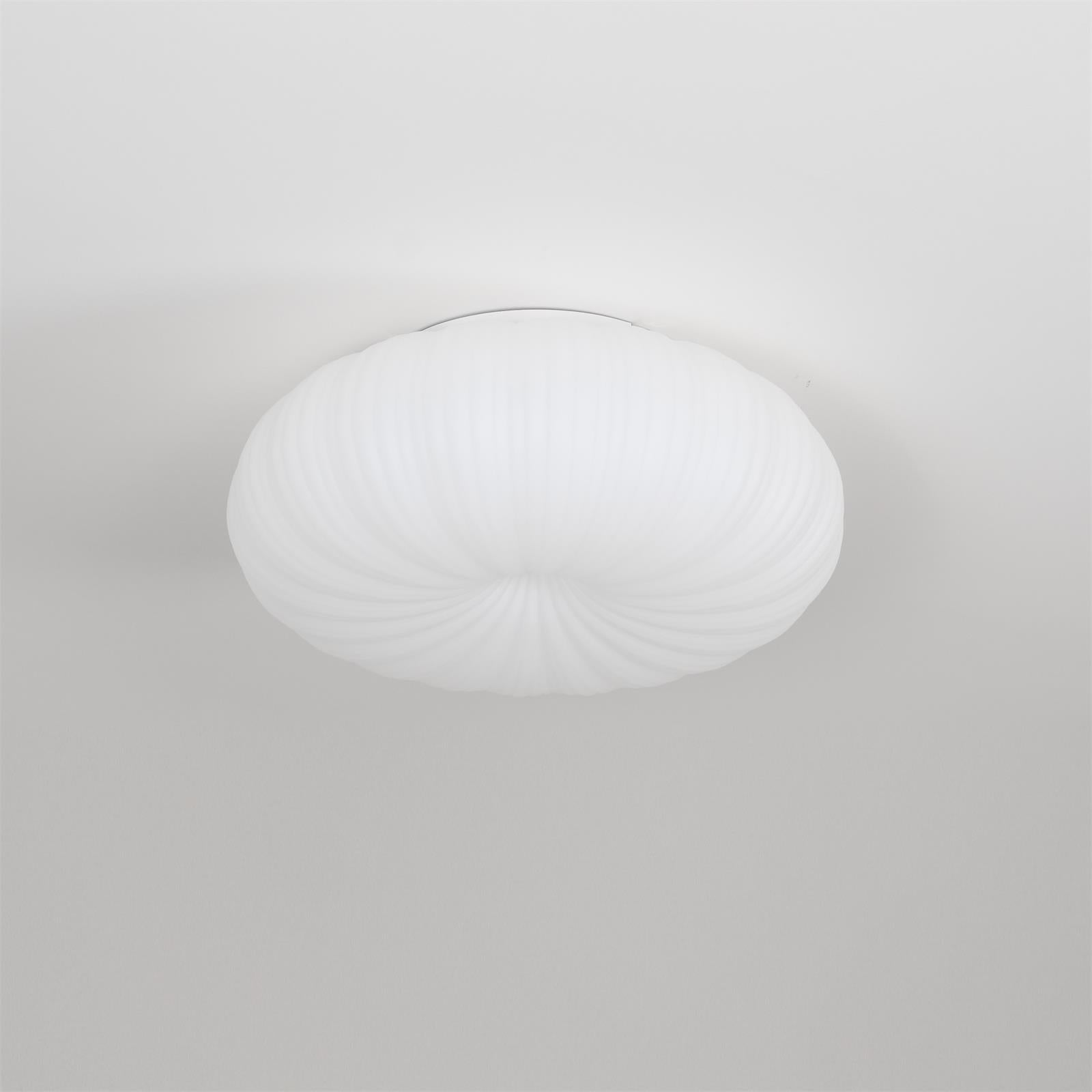 "Dimbare Filomena Luxe plafondlamp met modern design, LED-verlichting en afstandsbediening, ideaal voor elegante interieurs."