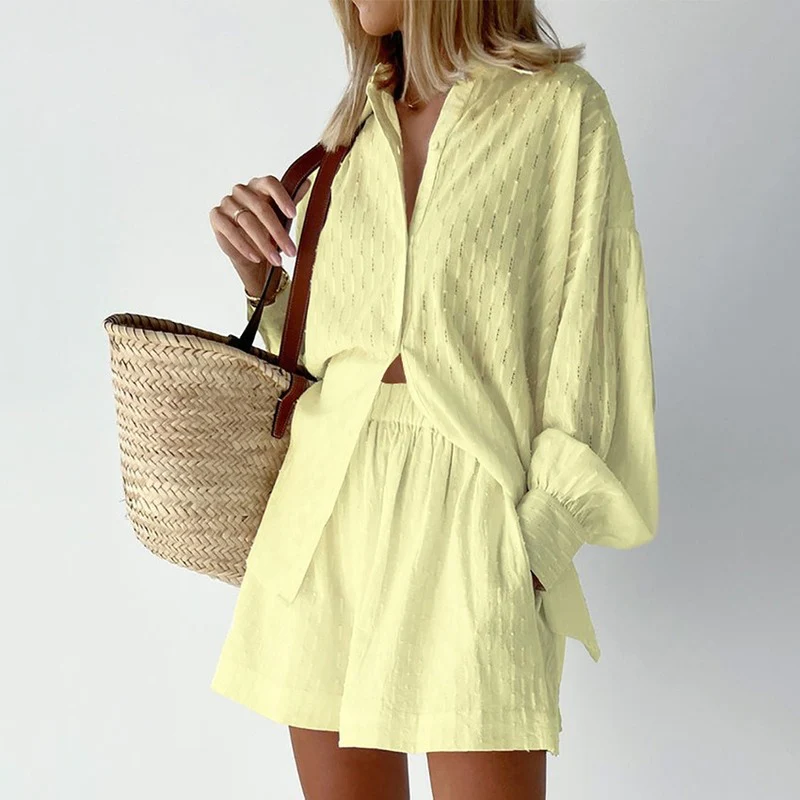 Zomerset Isla voor dames: stijlvolle, luchtige blouse en short. Perfecte modieuze dameskleding voor warme zomerse dagen.