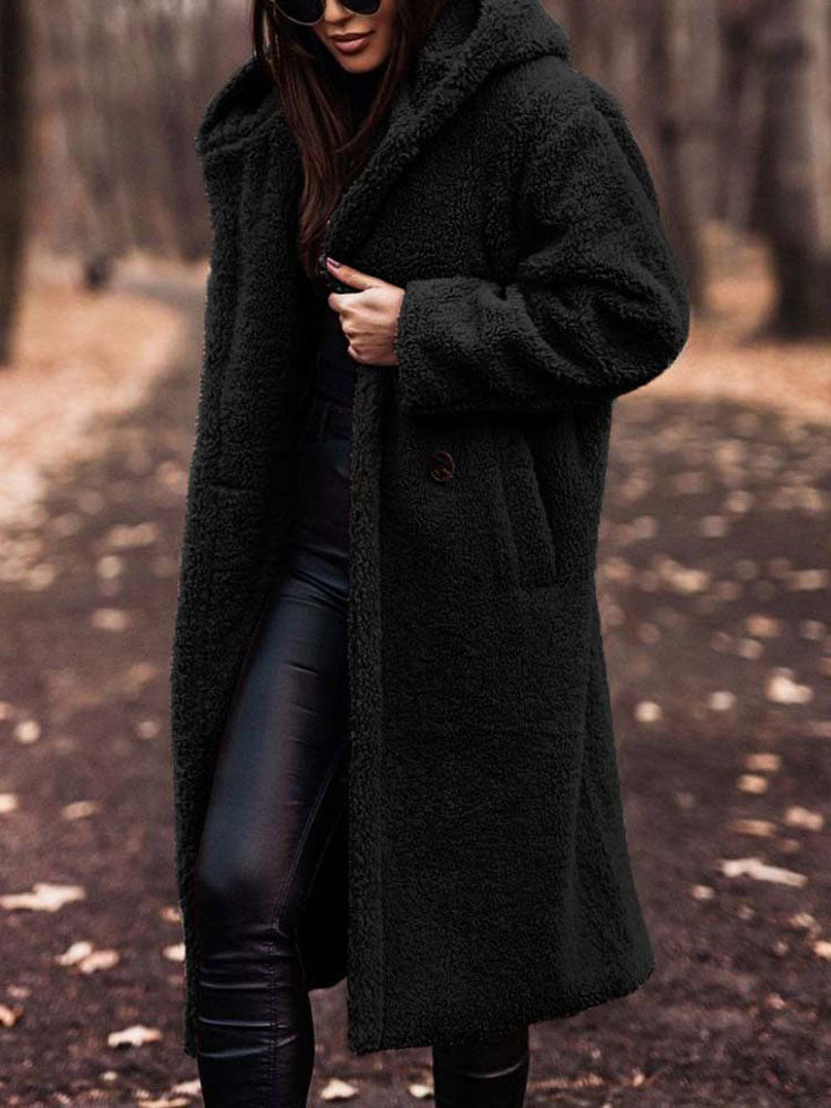 Zacht oversized damesjack van teddy stof. Essentiële, warme kleding voor wintergarderobe.