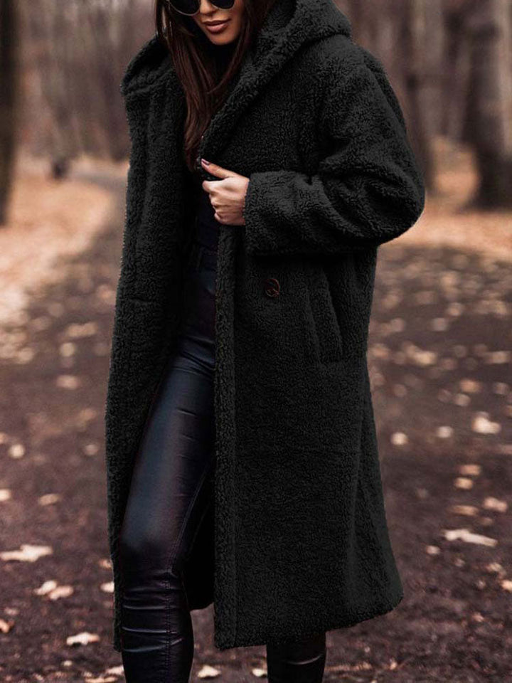 Zacht oversized damesjack van teddy stof. Essentiële, warme kleding voor wintergarderobe.