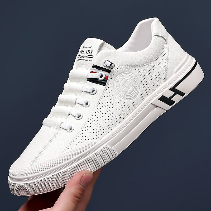 Zijaanzicht van een modieuze herensneaker in beige/wit, met strakke lijnen en comfortabele zool.