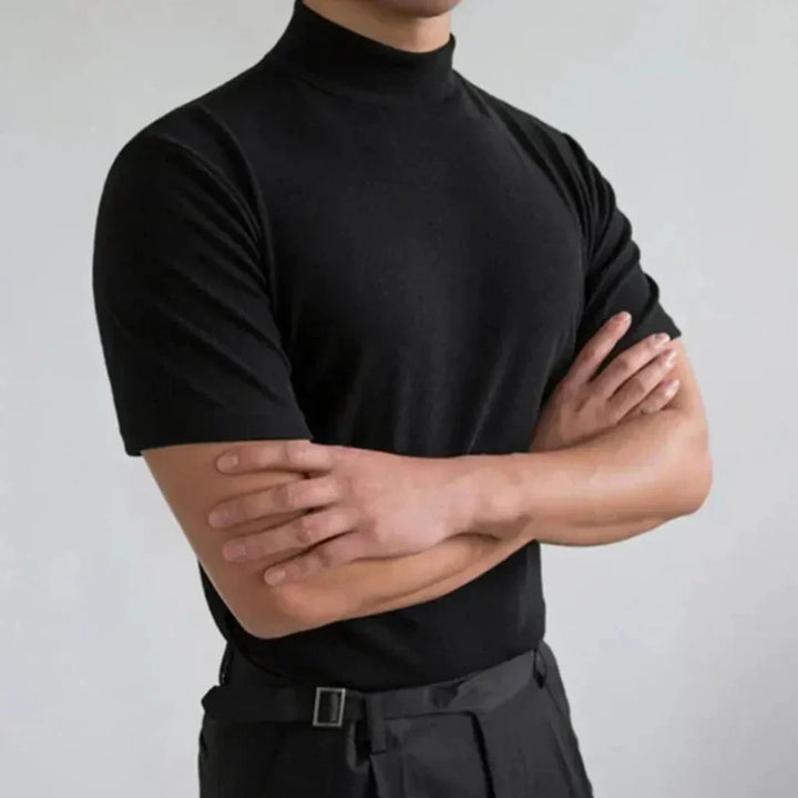 Stijlvol heren t-shirt met hoge kraag en korte mouw voor een moderne, veelzijdige casual look.