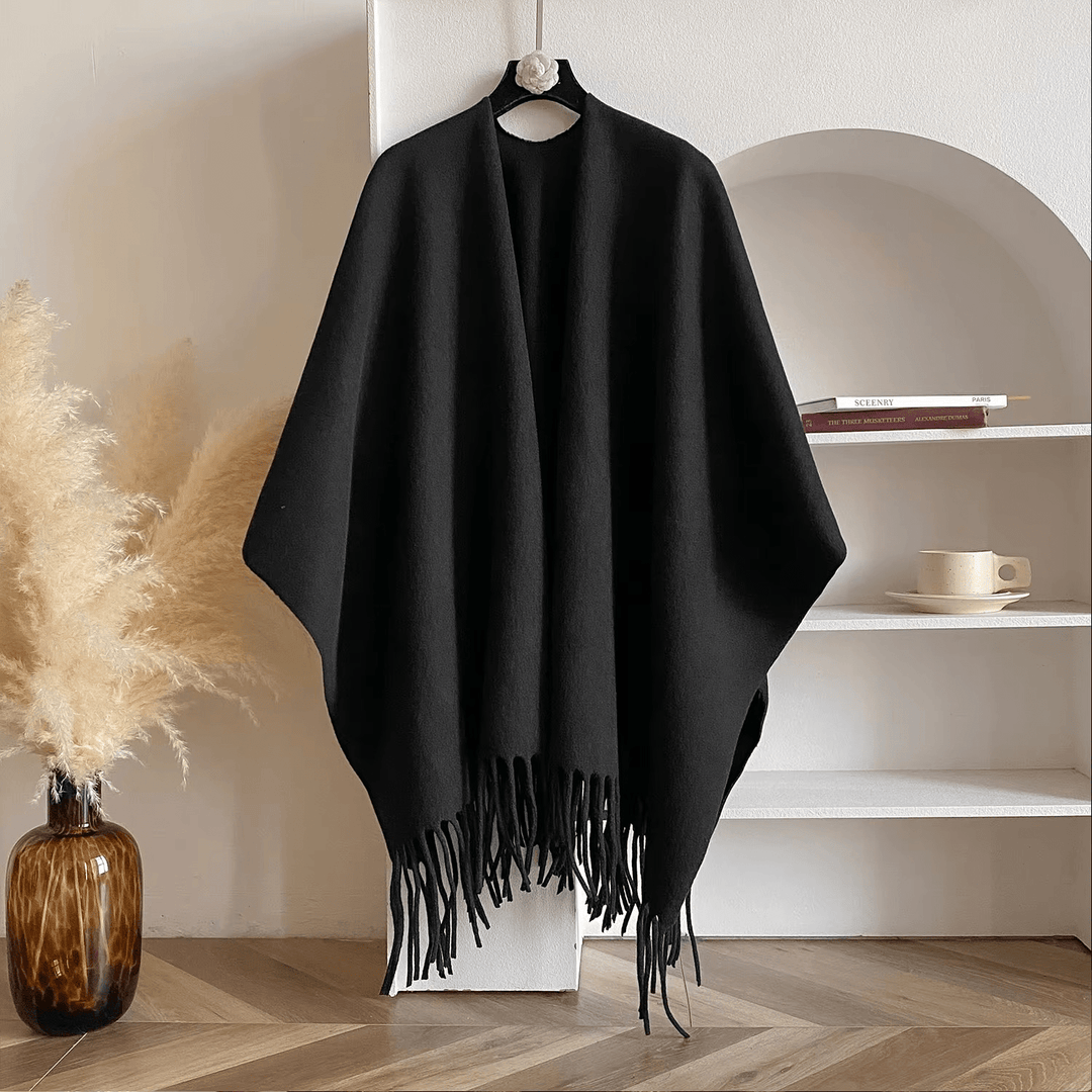 Comfortabele dames poncho, dubbelzijdig en warm. Perfecte bovenkleding voor stijlvolle looks op koudere dagen.