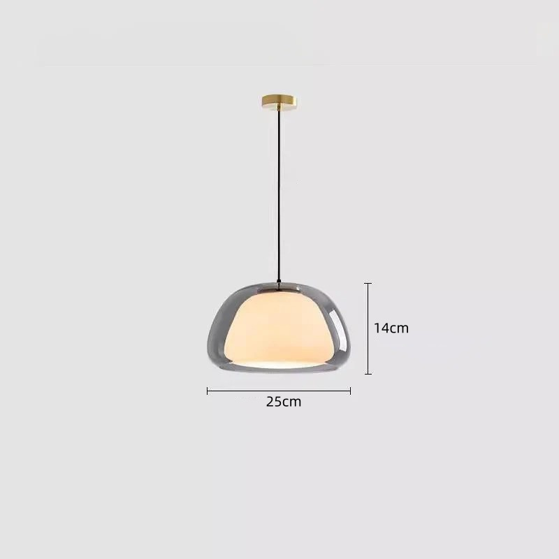 Hanglamp met glazen jelly kap, moderne esthetiek en functionele verlichting.