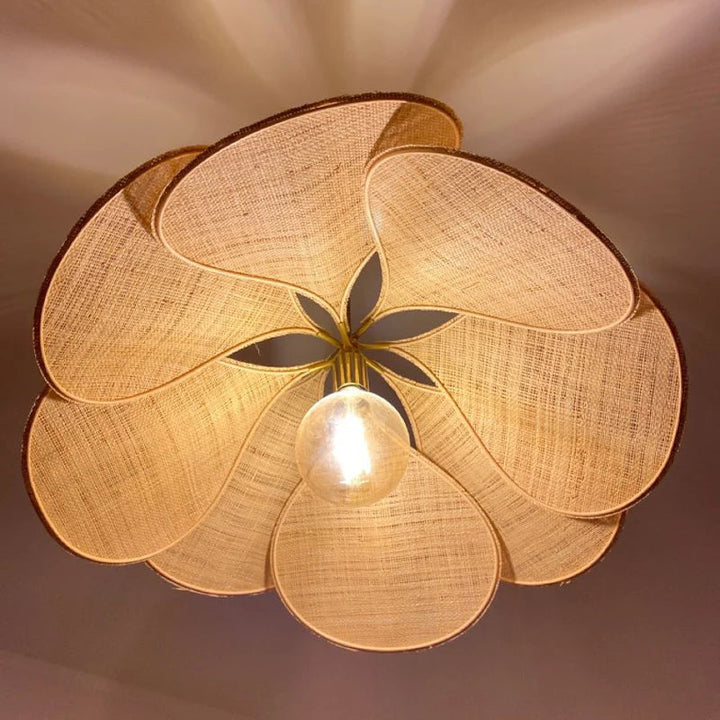 Moderne design hanglamp in bloemvorm Petalume, ideaal voor sfeervolle decoratieve verlichting.