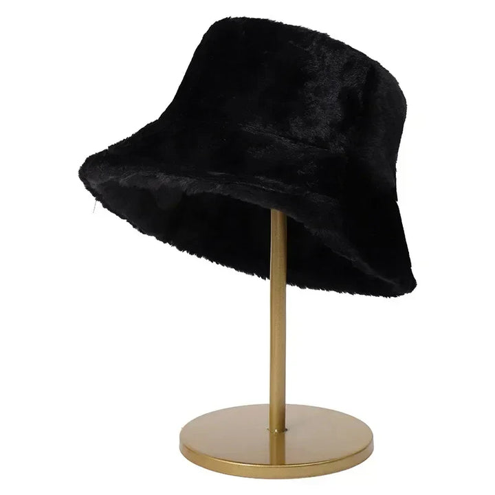 Warme Lorna buckethat voor dames, gemaakt van zacht imitatie konijnenbont.
