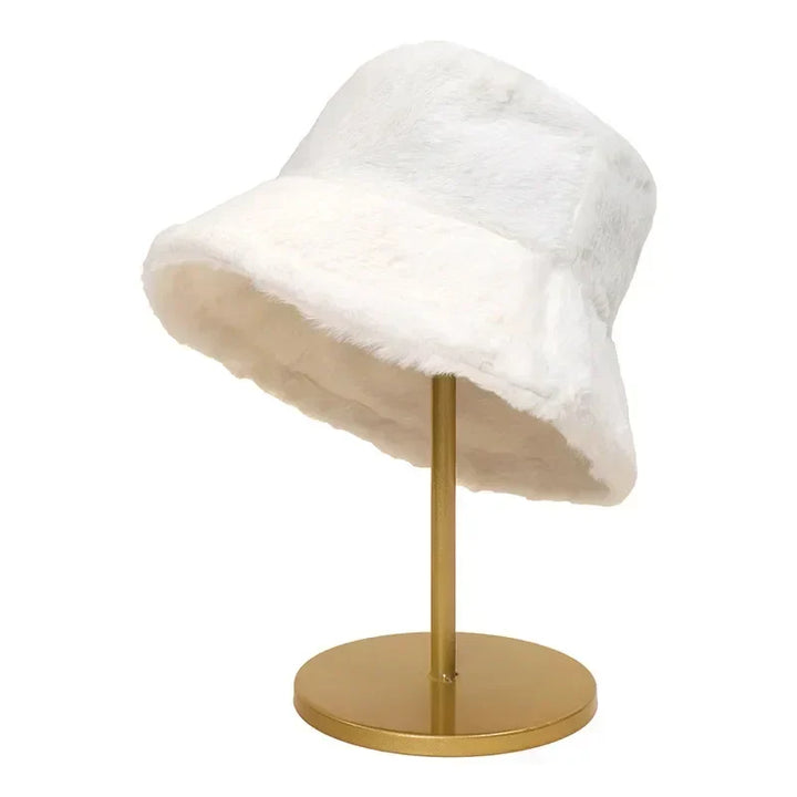 Mode accessoire: dames buckethat van pluche imitatiebont, perfect voor herfst.
