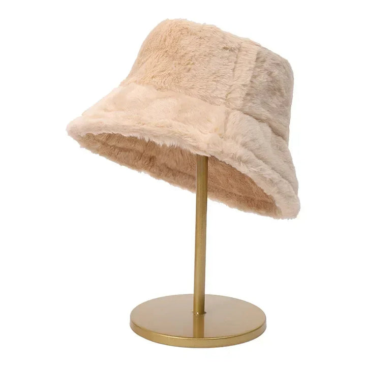 Pluizige herfst buckethat voor dames, van luxueus imitatie konijnenbont.
