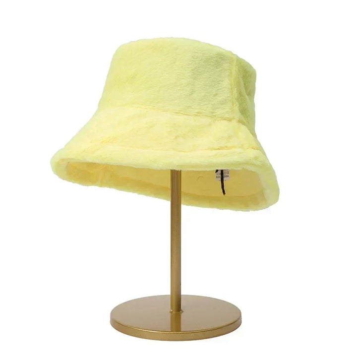 Stijlvolle dames buckethat van imitatiebont, ideaal voor koude herfstdagen.