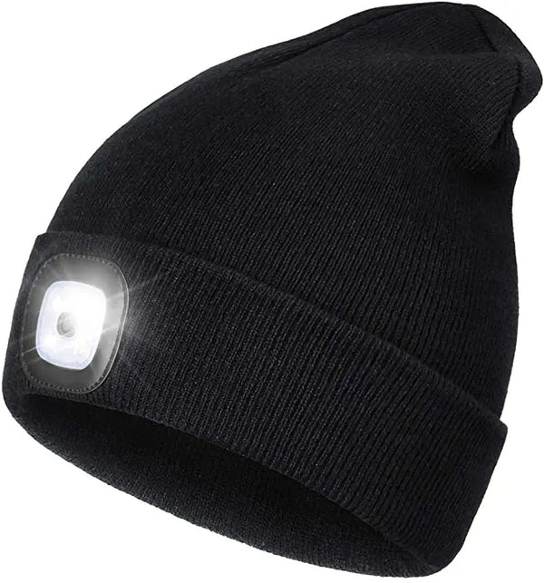 Praktische muts met oplaadbaar LED licht, houdt je warm en zorgt voor goed zicht tijdens donkere dagen.