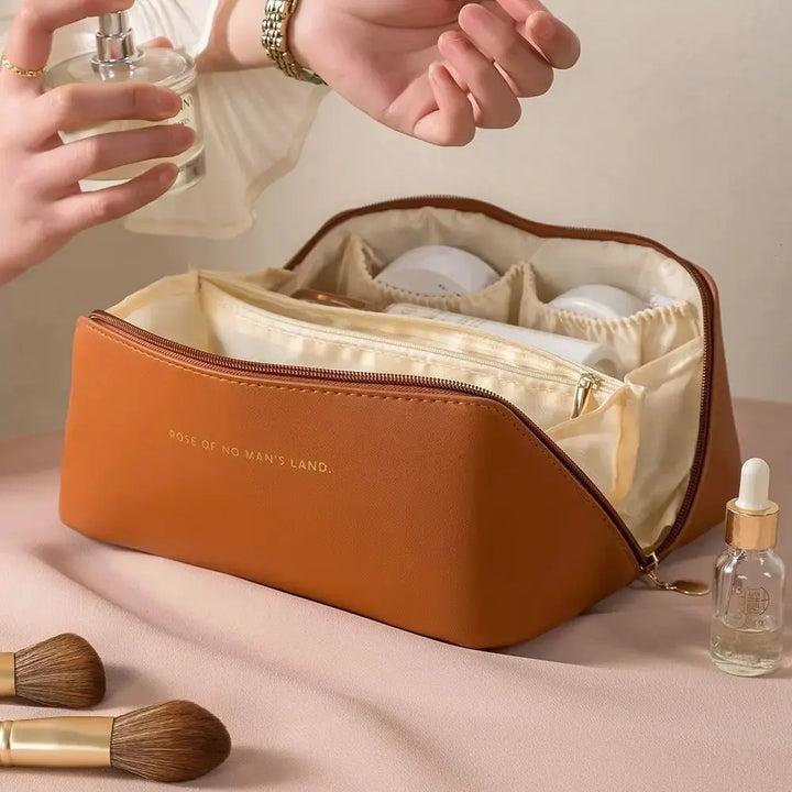 Trendy make-up reistas van PU-leer voor dames, praktische toilettas met rits, essentieel reisaccessoire.