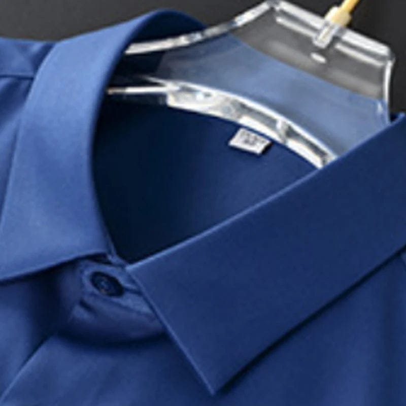 Zakelijk herenoverhemd, strijkvrij en slim fit, met een moderne en elegante uitstraling.