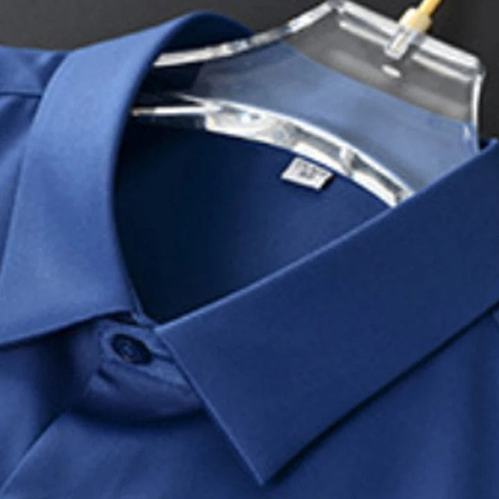 Zakelijk herenoverhemd, strijkvrij en slim fit, met een moderne en elegante uitstraling.