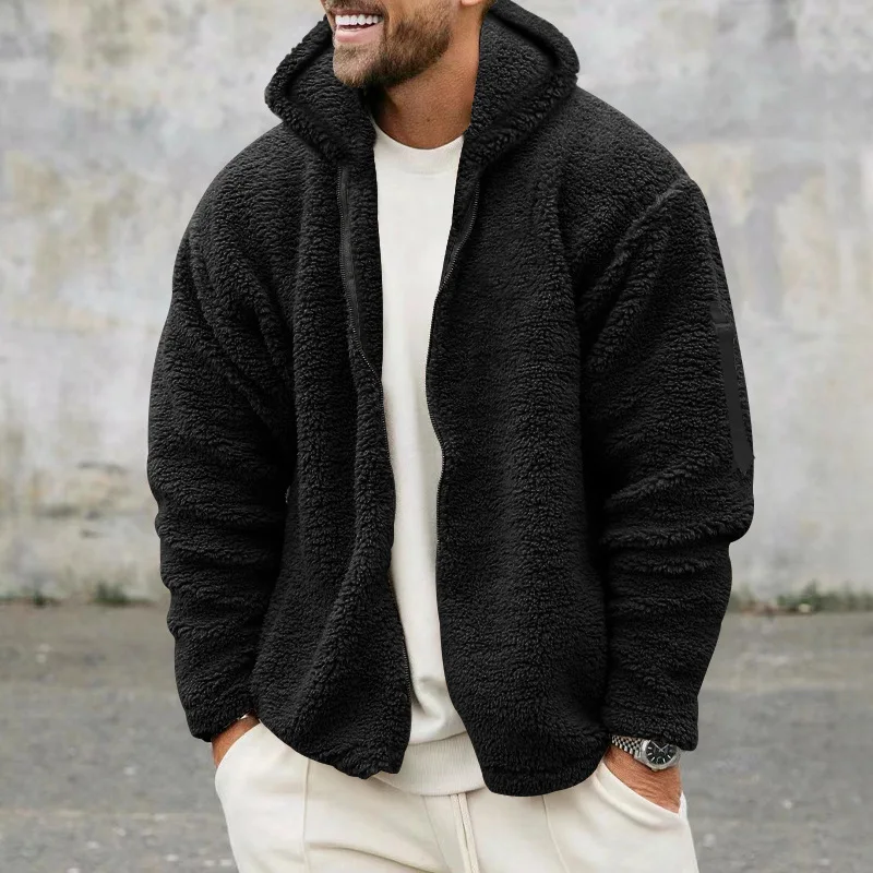 Close-up van warm, ademend heren fleece vest. Dubbelzijdig ontwerp voor extra comfort en isolatie.