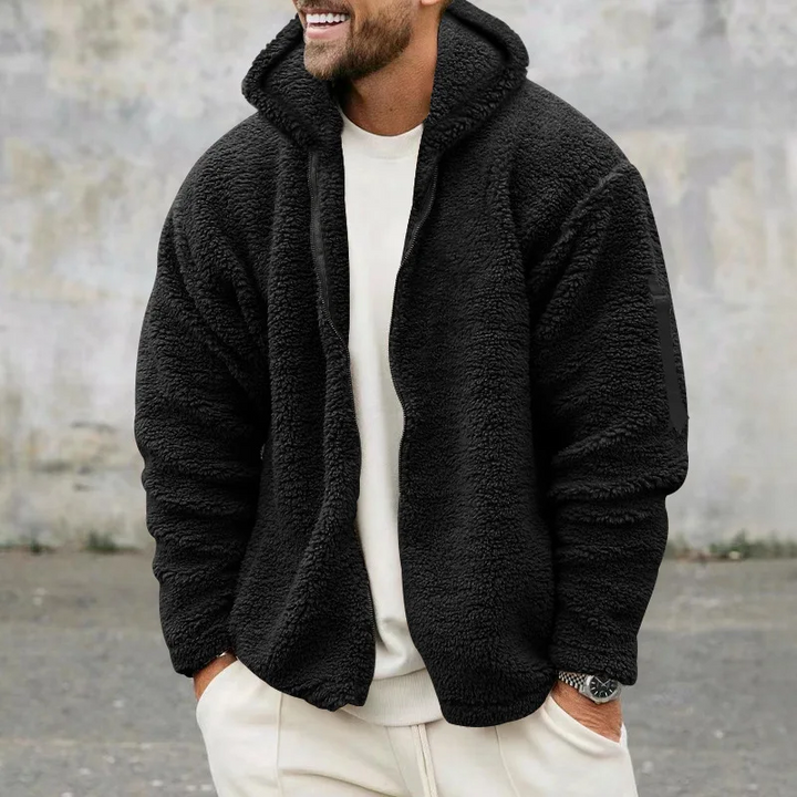 Close-up van warm, ademend heren fleece vest. Dubbelzijdig ontwerp voor extra comfort en isolatie.