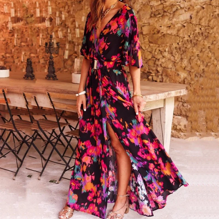 Groene dames bohemian maxi jurk met elegante V-hals, split en ceintuur. Comfortabele stijlvolle zomerjurk.